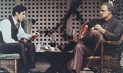 Al Pacino e Marlon Brando em ‘O Poderoso Chefo’, de Coppola: elegncia e boa mesa 