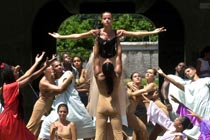 Grupo de bailarinos do projeto Luar de Dan�a, criado h� dez anos pela bailarina Rita Serpa   F�bio Motta/AE 
