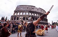 Desfile em Roma: legion�rios foram aplaudidos pelos turistas    Marianna Bertagnolli/AP