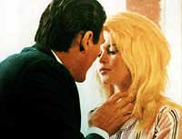 Brigitte Bardot e Jack Palance, na trama passional do romance
