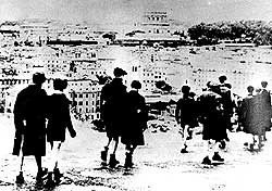 Cena final de Roma  Cidade Aberta: imagens da ocupa��o durante a 2.� Guerra Mundial 