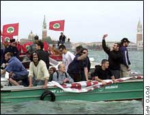 Ativistas protestam contra o projeto "Mois�s" na lagoa de Veneza 