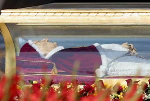 Corpo intacto ap�s 38 anos � milagre de um m�dico 