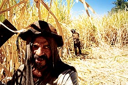 Jos� Dumont em "Abril Despeda�ado", adapta��o de Walter Salles para livro de Ismael Kadar� e �nico filme brasileiro em competi��o em Veneza