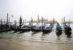As g�ndolas diante do Grande Canal   Fotos Silvio Cioffi/Folha Imagem
