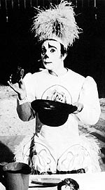 Cena de Os Palha�os: Fellini sai em busca dos mist�rios da arte circense 