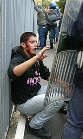 Pol�cia italiana reprime manifesta��o